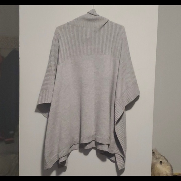 Lovestitch Grey Poncho - Picture 2 of 3